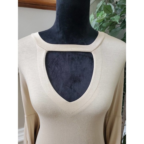Entro Womens Beige Rayon Long Bell Sleeve Keyhole Neck Top Blouse Size Small - Picture 2 of 10